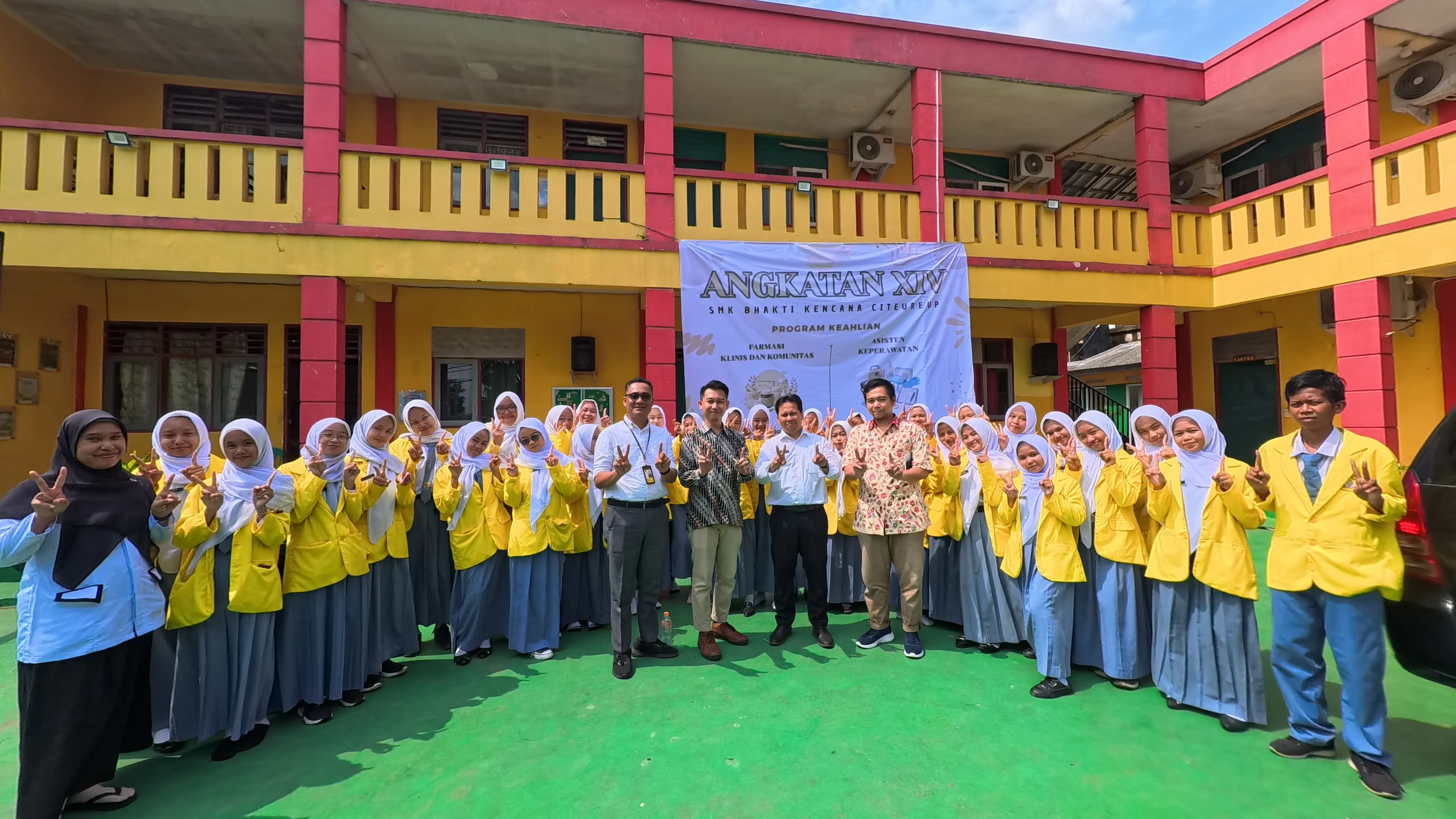 Dorong Karier Internasional Sejak Dini, Makara UI Academy dan SMK Bhakti Kencana Citeureup Siapkan Talenta Siap Kerja Global 